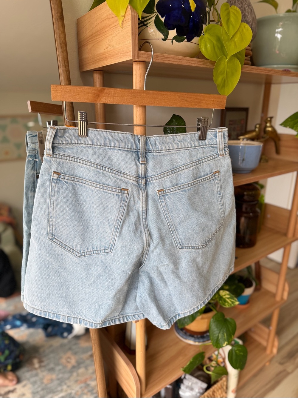 NWT Abercrombie & Fitch Light Wash Denim Women’s Shorts Loose Short 10/30 - Picture 4 of 5